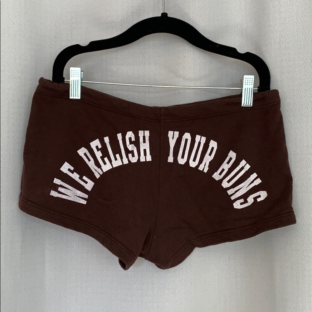 Bubba’s Hawaii “we relish your buns” booty shorts